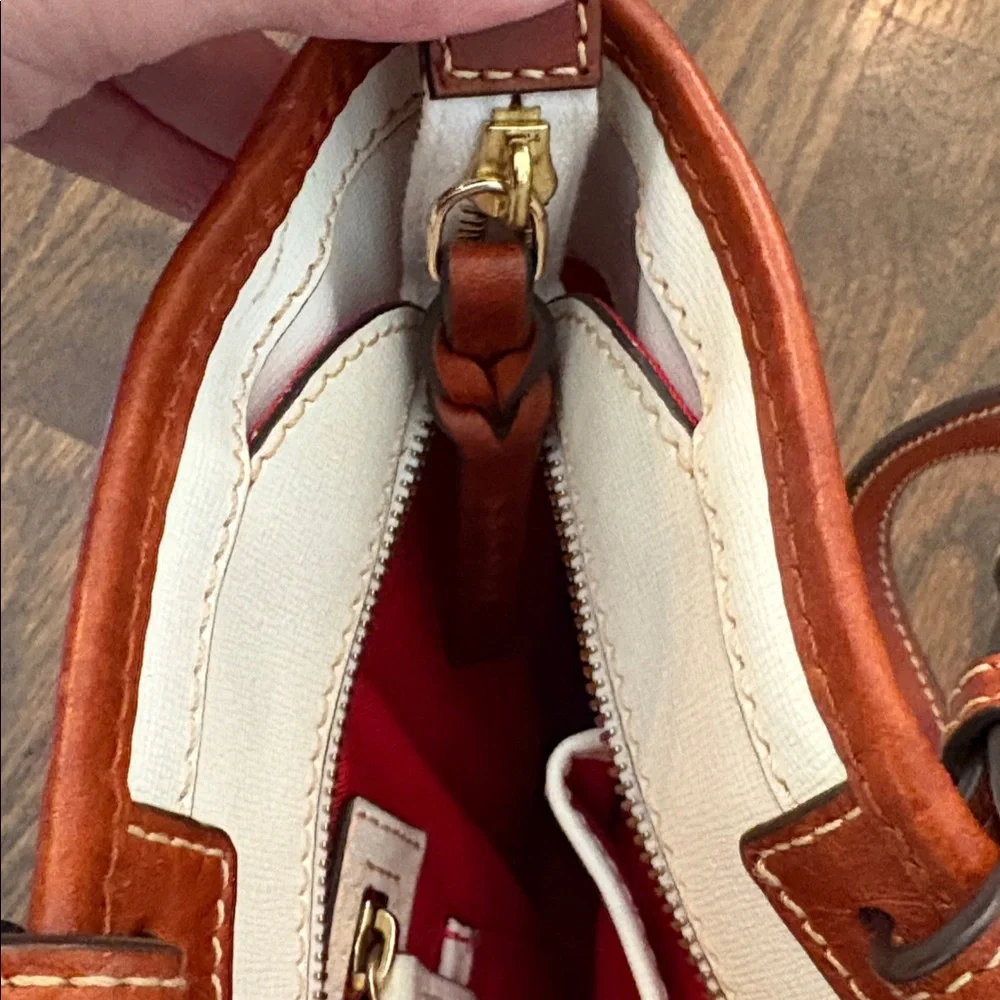 Dooney & Bourke elegant design